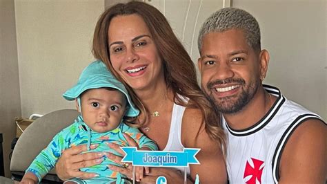 Viviane Araújo celebra 6 meses de filho Joaquim e se declara