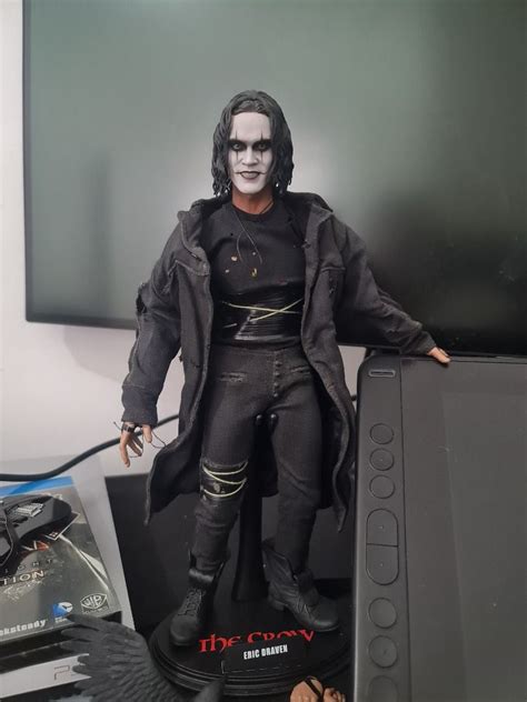 Hot Toys The Crow MMS Eric Draven Th Scale Collectible Figure BIB Rare Hobbies Toys