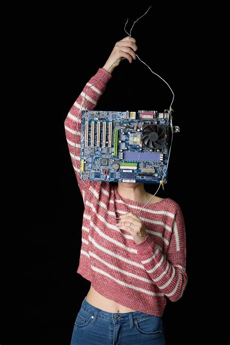 Хомо техникус е ходещ изправен примат от семейство Човекоподобни ...