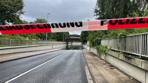 Unwetter in Gütersloh Feuerwehr im Dauer Einsatz Straße nach