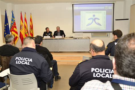 La Policía Local de Vila real forma en mediación a 35 agentes y mandos