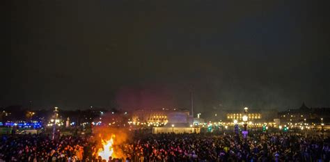 Sigue la tensión en París prohíben las marchas frente al Parlamento