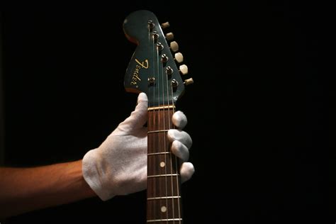 Venden Guitarra Destrozada De Kurt Cobain Del Grupo Nirvana Por 600 Mil