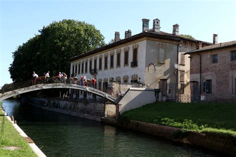 Robecco Sul Naviglio Il Ponte Degli Scalini Scenografico Flickr