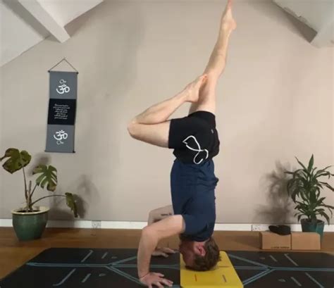 How To Do Tripod Headstand Learn With Our Step By Step Guide