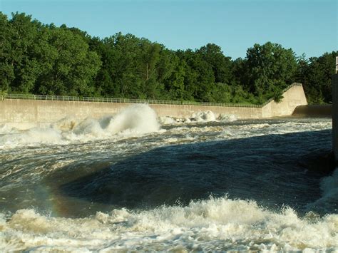 Coralville Dam Flooding Water Flows Over The Spillway At C Flickr