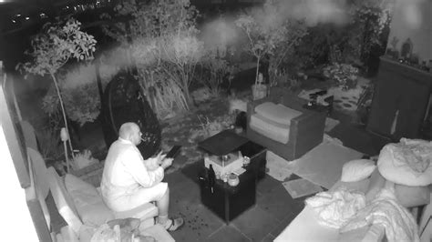 Cum Cayendo Atrapado En La C Mara De Seguridad Al Aire Libre Xvideos