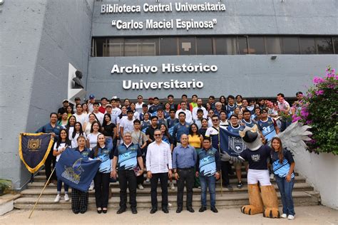 Entregan Uniformes A Estudiantes De La Unach Que Participar N En La