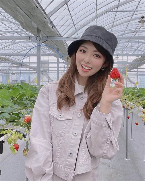 橘ゆりかさんのインスタグラム写真 橘ゆりかinstagram「 ️🤍 ️🤍 ⁡ ⁡ ⁡ いちご狩りまた来年〜😌👋🍓 ⁡ ⁡ ⁡ ⁡