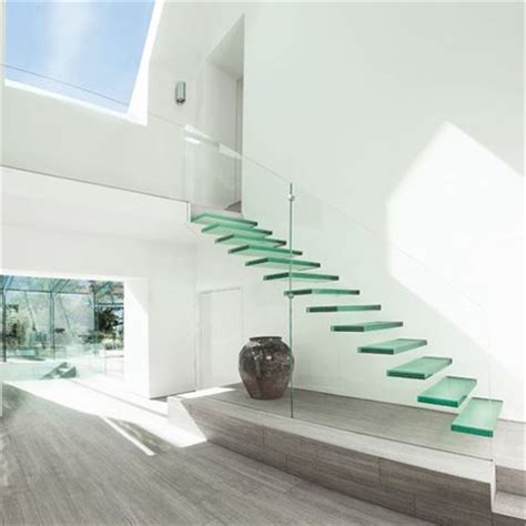 China Indoor Tempered Glass Floating Stairs Wood Floating Staircase