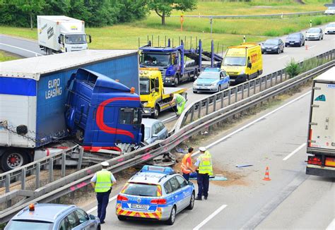 Lkw Bricht Auf A 61 Bei Bingen Durch Mittelleitplanke Oeffentlicher