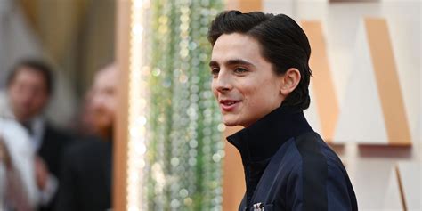 Watch Timothée Chalamet Photobomb Margot Robbie at the Oscars