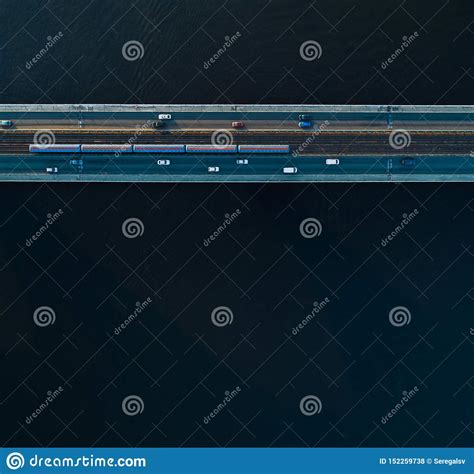 Puente Con Dos Carriles Y Carriles Del Subterr Neo O Del Tren En Un