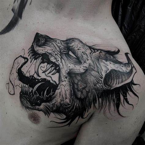 🌑 Another FREE HAND creepy wolf first one done at @das.kabinett ! 🌑- ⚰️𝕾𝖙𝖗𝖆𝖓𝖌𝖊 𝕯𝖚𝖘𝖙⚰️ Tattooing ...