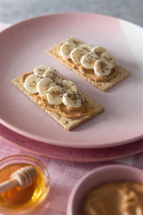 10 HEALTHY CRACKER TOPPINGS FOR YOUR SNACKS - Rovira