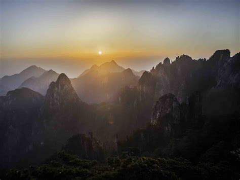 A famous Huangshan Sunrise | Story | Hero Traveler