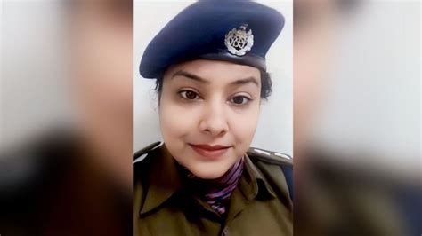 घूसखोर Asp पर गिरी निलंबन की गाज कभी थीं कॉलेज में लेक्चरर जानें कौन