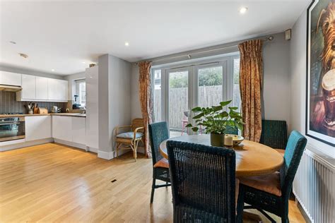 Flat To Rent In Loftus Road Shepherds Bush London W12 Nhq012125203