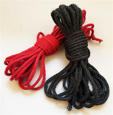 Shibari BONDAGE SEIL Jute Seil 1 x 8 Meter gefärbt Rot oder Schwarz 6mm