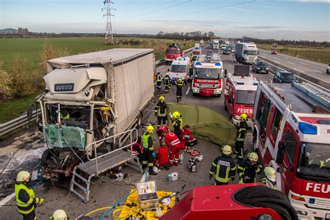 Schwerer Unfall 10 Kilometer Stau Baden