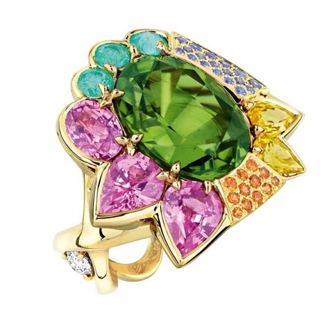 Peridot jewellery for August birthdays - Luxury