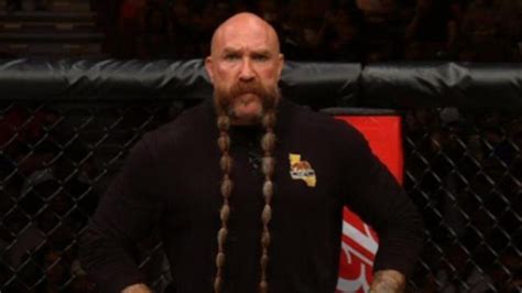 Ufc 214 Referee Mike Beltran Steals Show With Wacky Beard Social