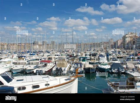 Der Alte Hafen Von Marseille Vieux Port In Marseille Bouches Du