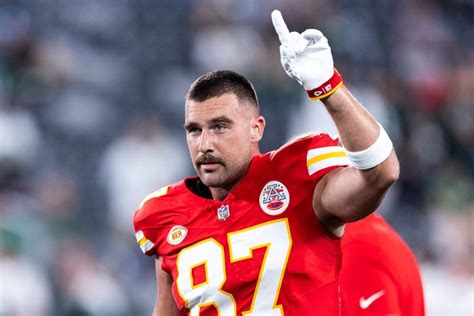 Travis Kelce Biography, Wiki, Relationships, Husband, Parents, Net ...