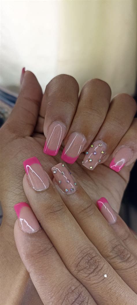 Uñas fucsia Uñas rosas barbie Uñas rosas Manicura de uñas