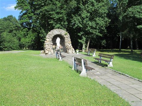 Mysłakowice Grota z figurą Matki Bożej Atrakcje turystyczne