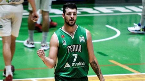 Procesaron Y Embargaron A Un Jugador De Básquet De Ferro