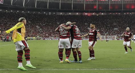 Flamengo lo dio vuelta y derrotó 2 1 a Vélez Sarsfield por Copa