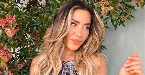 Jimena Barón aprovechó el calor para lucir una bikini de tiras rosa Vía Libre