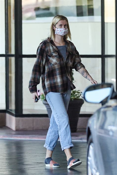 Photo Exclusif Ireland Baldwin A Fait Un Passage Dans Une Clinique