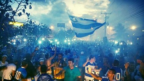 Torcida Do Csa Recebe Nibus Corredor Azul E Emociona Jogadores