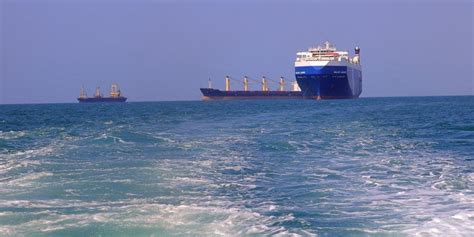 Míssil atinge navio cargueiro americano na costa do Iêmen Surgiu