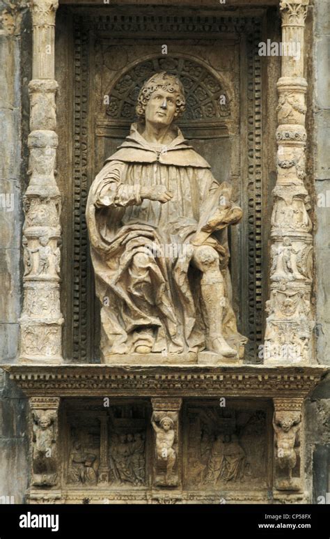 La façade de la Cathédrale de Côme LOMBARDIE DÉTAIL DE STATUE de Pline