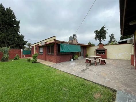 Venta Casa A Os Dormitorios M Cocheras Calle Federico