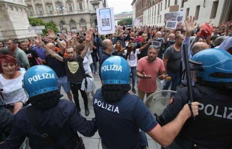 Manifestazioni No Vax Dago Fotogallery