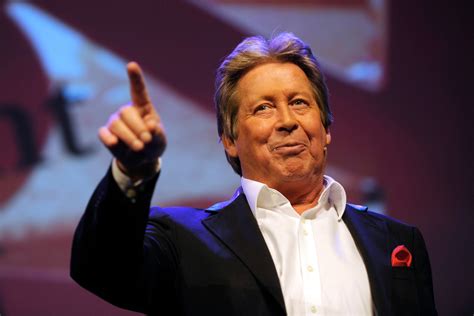 Hans Kazàn is weer thuis: ‘Ik ben zo blij dat ik er nog mag zijn ...