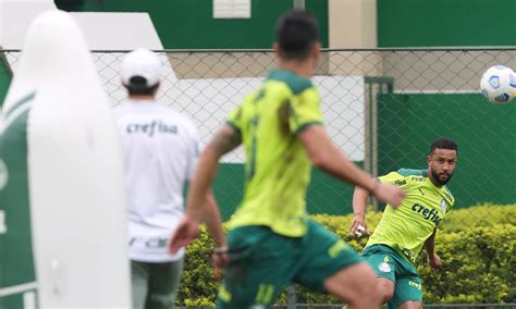 Elenco do Palmeiras aprimora finalizações visando partida contra