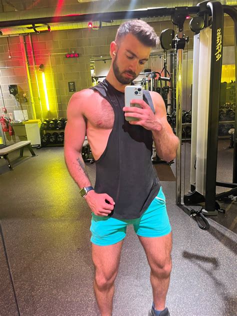 Globetrotting Otter on Twitter: Nip slip