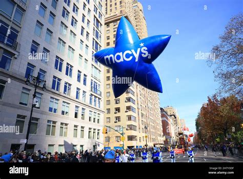 Neuheitenballons Blue And White Macys Stars Fliegen Hoch In Der Macys