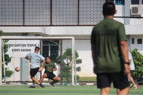 JAGA KEBUGARAN TUBUH PRAJURIT YONBEKPAL 1 MAR LAKSANAKAN PERTANDINGAN