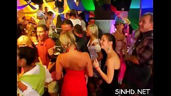 Hermosas Novias Est N Mojadas Con Necesidades Lujuriosas Durante La Fiesta Del Club Xvideos