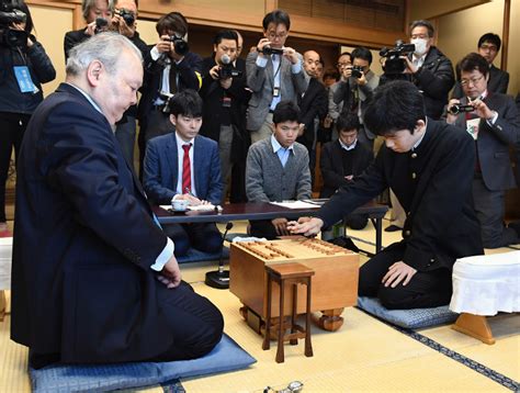 将棋：最年少・藤井四段が最年長・加藤九段とデビュー戦 毎日新聞