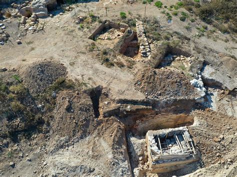 Israeli Archaeologists Unearth 2,000-Year-Old Ritual Bath | Sci.News