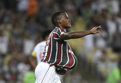 Arias vira artilheiro do Fluminense e é o jogador do time mais