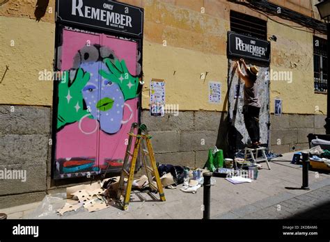 Varios Artistas Transforman La Fachada De Un Malasa A Local En La