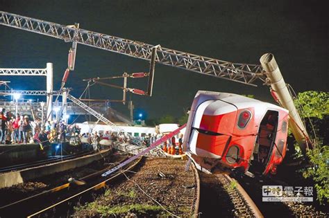 普悠瑪翻覆 》破碎車體夾雜屍體 人間煉獄 新聞 中國時報